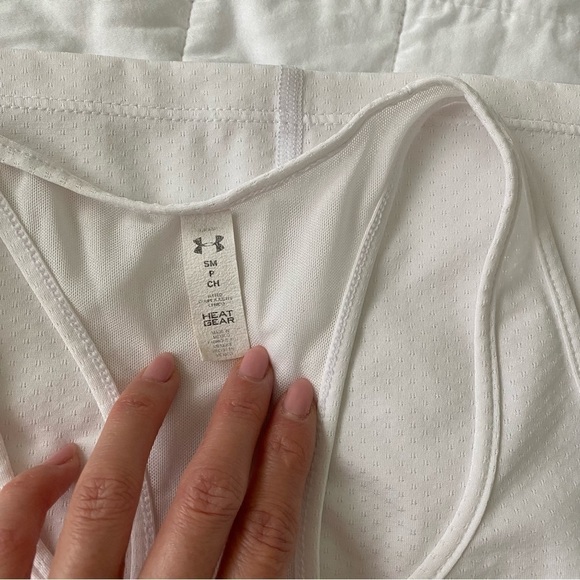 WOMEN’S racer back under armor top in small - Picture 5 of 7